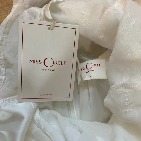 Miss Circle White Maxi Dress - Picture 6 of 7